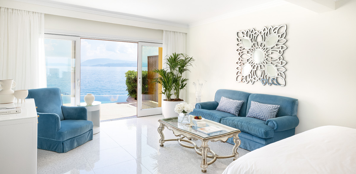 09-lounge-room-2-bedroom-roc-villa-private-pool-waterfront
